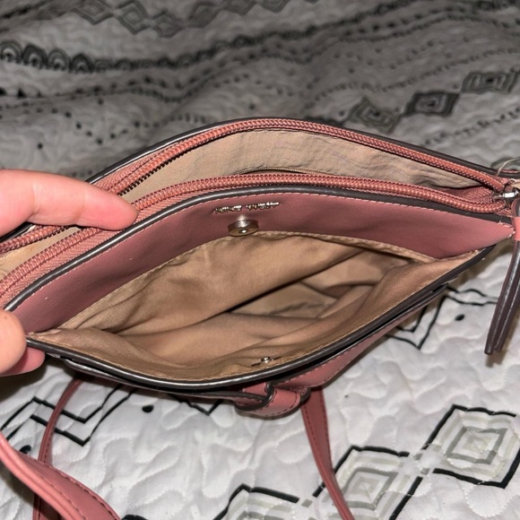Pink Crossbody Ninewest bag with bow🎀 - Picture 5 of 7